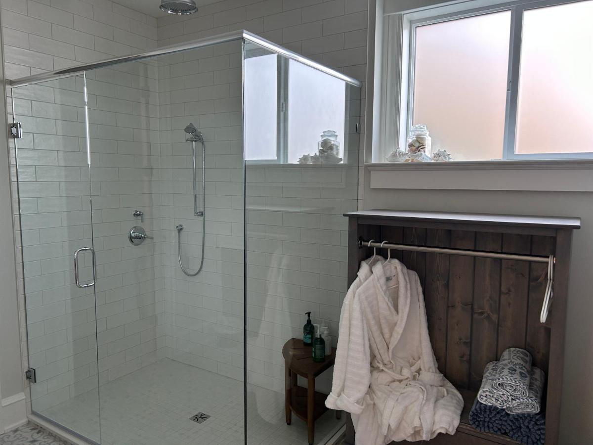 Ocean Front Private Suite Victoria Bagian luar foto